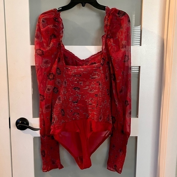 FREE PEOPLE Intimately red floral bodysuit. Size M - Picture 7 of 8